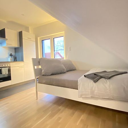 Charmantes Studio-Apartment Im Herzen Von Neureut - Fussbodenheizung, Regendusche, Waschmaschine, Stellplatz Karlsruhe Kültér fotó