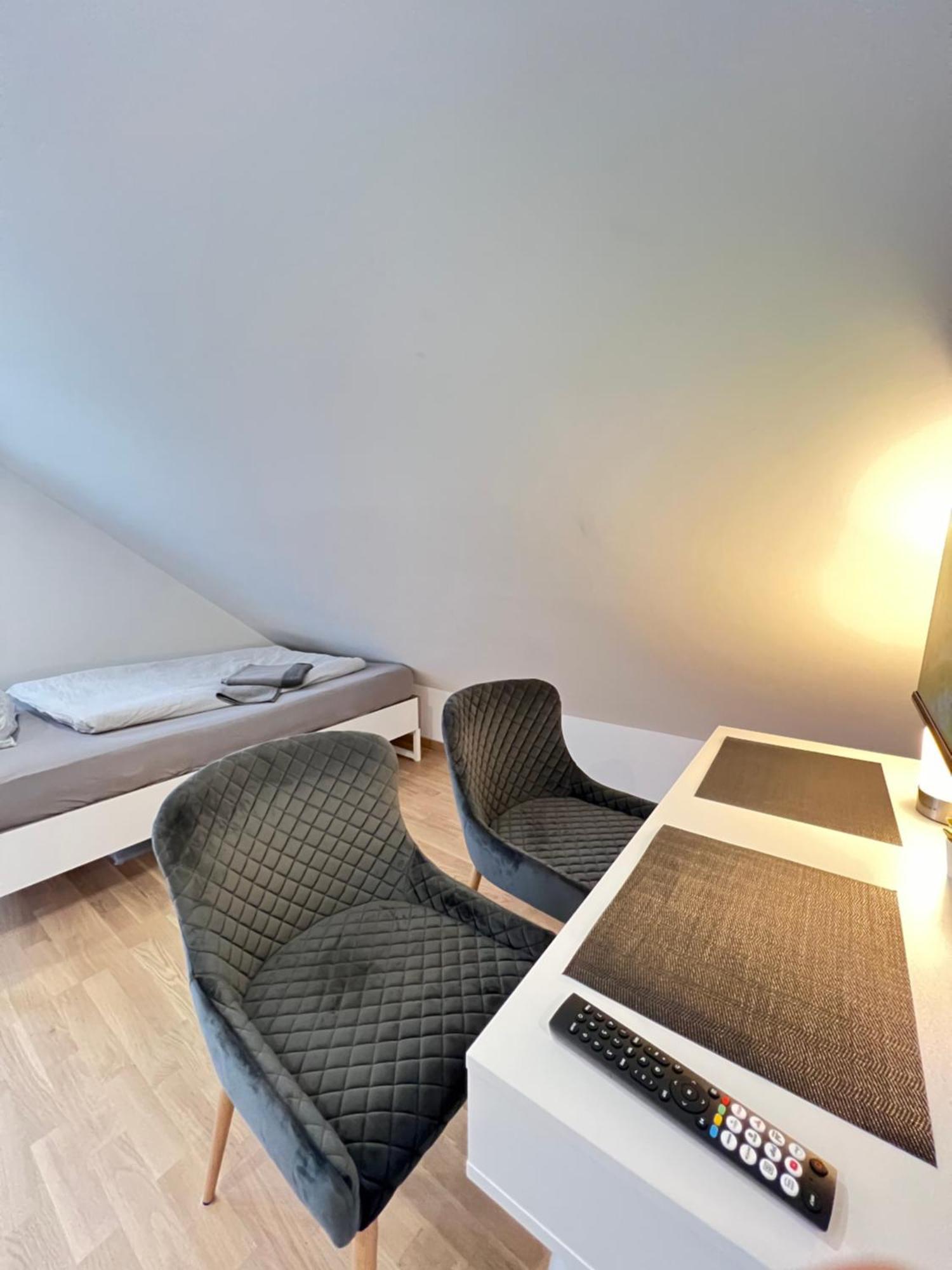 Charmantes Studio-Apartment Im Herzen Von Neureut - Fussbodenheizung, Regendusche, Waschmaschine, Stellplatz Karlsruhe Kültér fotó