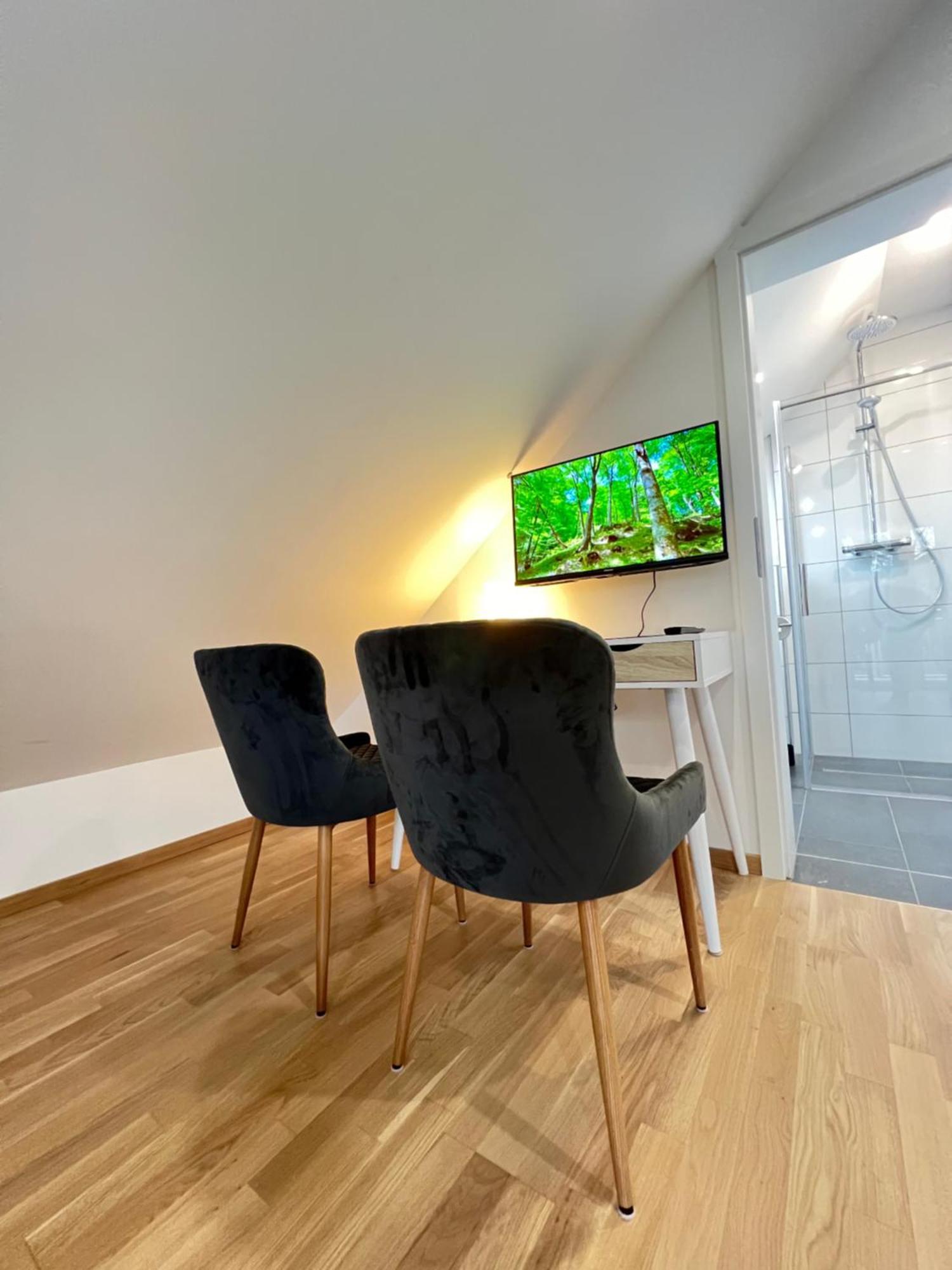 Charmantes Studio-Apartment Im Herzen Von Neureut - Fussbodenheizung, Regendusche, Waschmaschine, Stellplatz Karlsruhe Kültér fotó