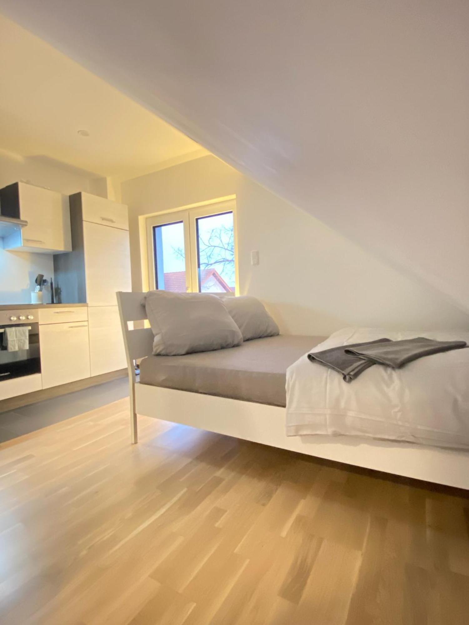 Charmantes Studio-Apartment Im Herzen Von Neureut - Fussbodenheizung, Regendusche, Waschmaschine, Stellplatz Karlsruhe Kültér fotó