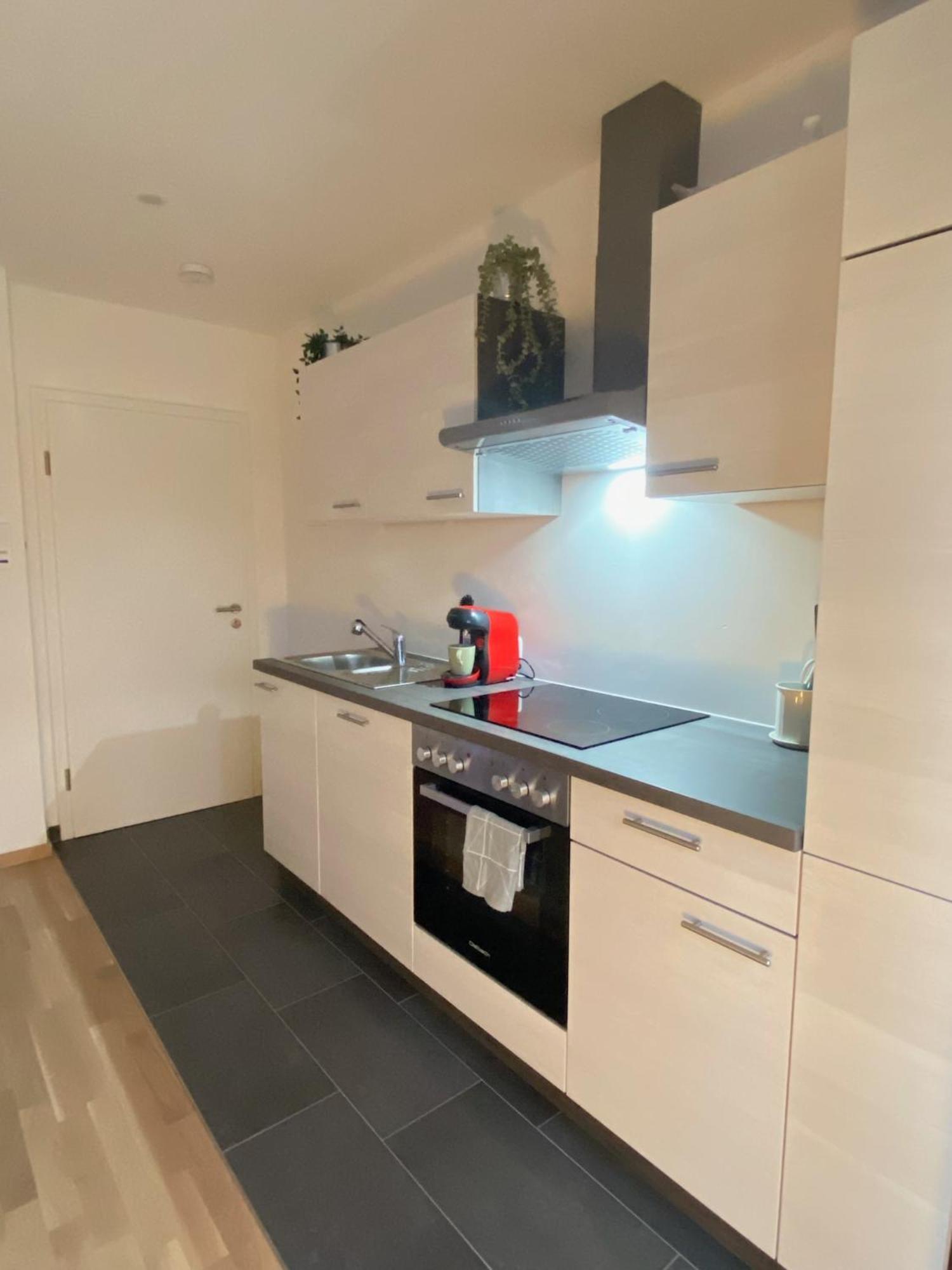 Charmantes Studio-Apartment Im Herzen Von Neureut - Fussbodenheizung, Regendusche, Waschmaschine, Stellplatz Karlsruhe Kültér fotó